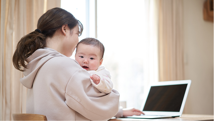 育児と仕事を両立する女性